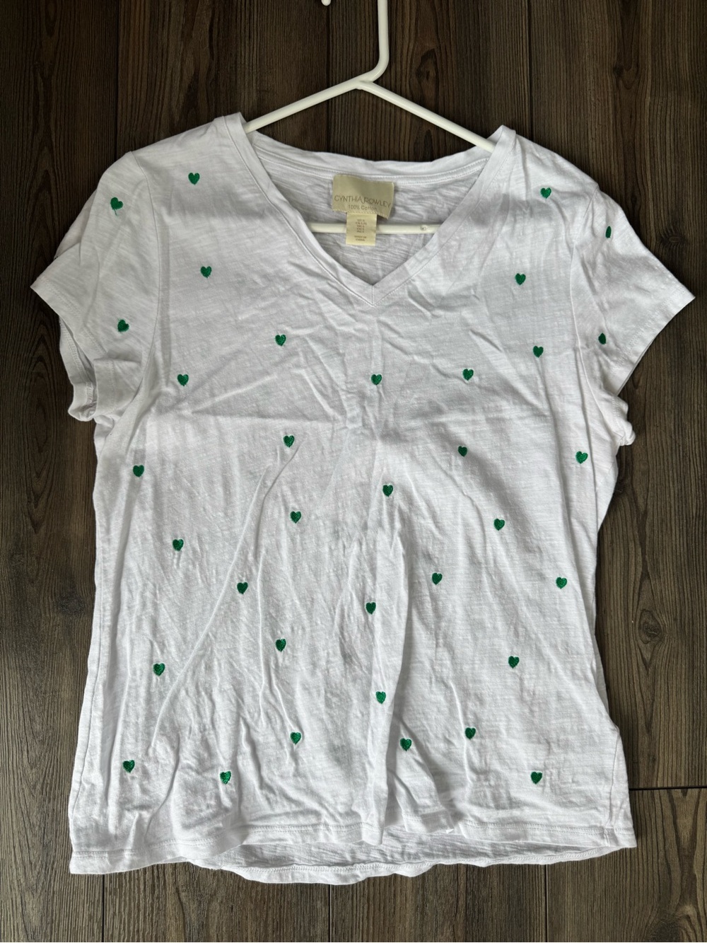 Cynthia Rowley White V-Neck Tee with Green Heart Print - L